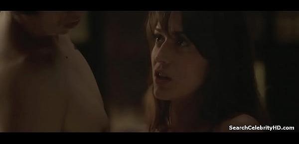  Lizzy Caplan in Save the Date 2013